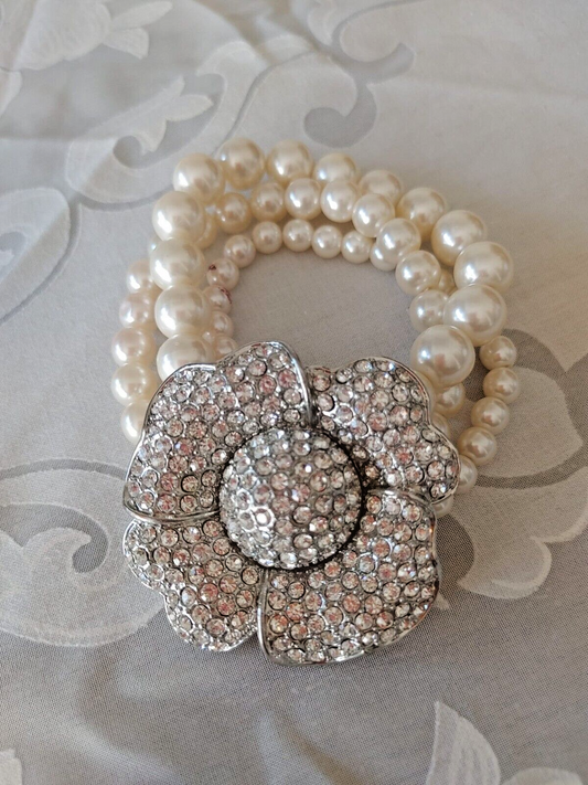 SILVER TONE PEARLS AND RHINESTONES FLOWER BRACELET STRETCH Wedding accesories