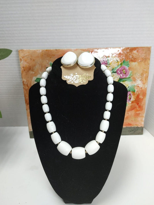 Vintage 50s White Graduated Bead Choker Unique Clasp Necklace Earrings Boho