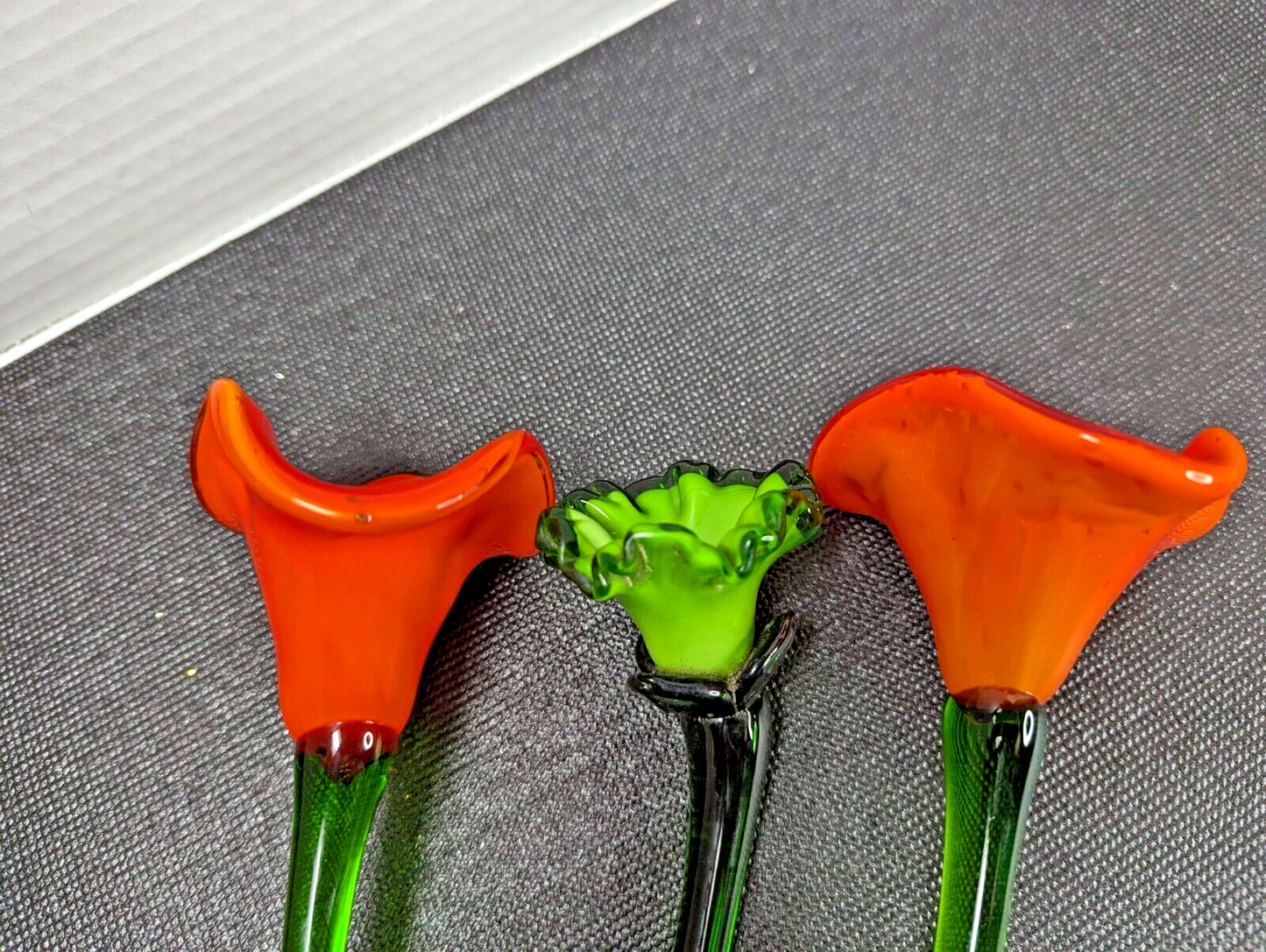 SET OF 3 ART GLASS ASSORTED LONG STEM FLOWERS BOUQUET RED GREEN